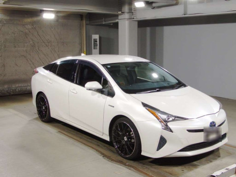 2016 Toyota Prius ZVW50[2]