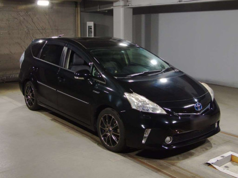 2011 Toyota Prius alpha ZVW41W[2]