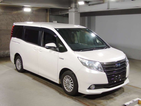 2015 Toyota Noah ZWR80G[2]