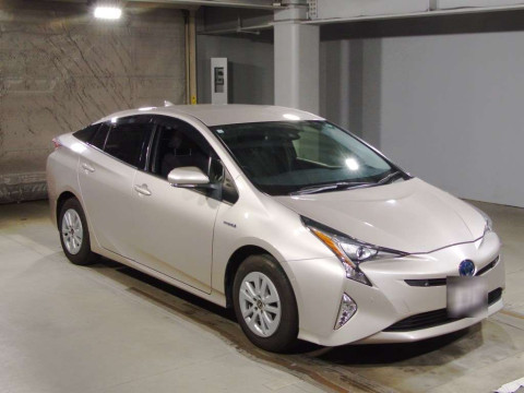 2018 Toyota Prius ZVW55[2]