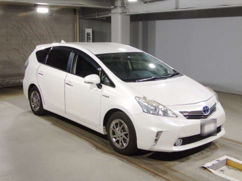 2013 Toyota Prius alpha ZVW40W[2]