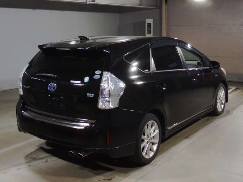 2011 Toyota Prius alpha ZVW41W[1]