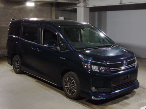 2014 Toyota Voxy ZWR80G[2]