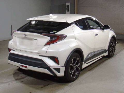 2017 Toyota C-HR NGX50[1]