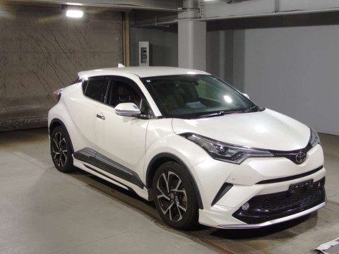 2017 Toyota C-HR NGX50[2]