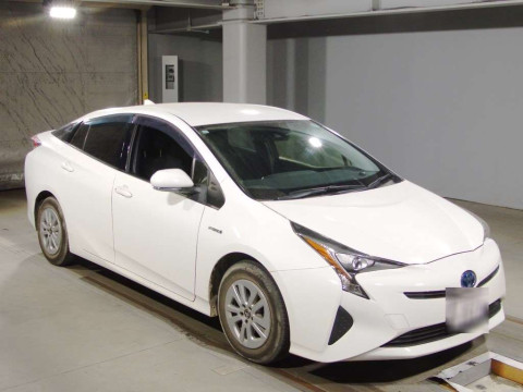 2017 Toyota Prius ZVW50[2]