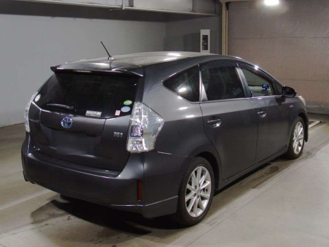 2012 Toyota Prius alpha ZVW40W[1]