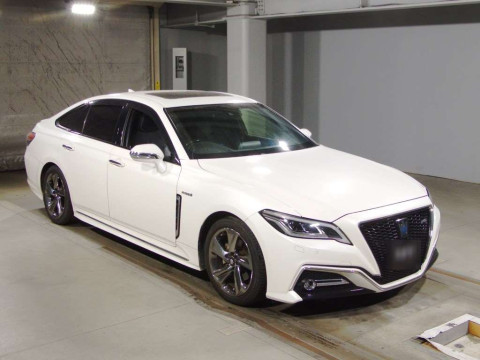 2018 Toyota Crown Hybrid AZSH20[2]