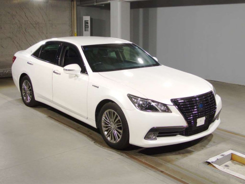 2015 Toyota Crown Hybrid AWS210[2]