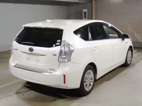 2012 Toyota Prius alpha ZVW40W[1]