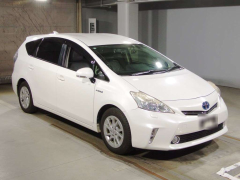 2012 Toyota Prius alpha ZVW40W[2]