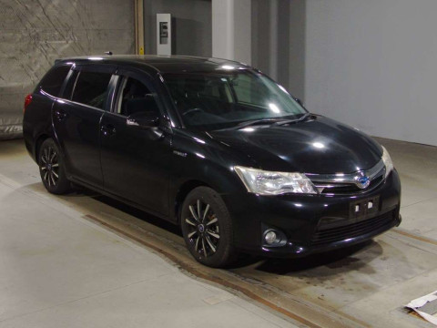 2013 Toyota Corolla Fielder NKE165G[2]