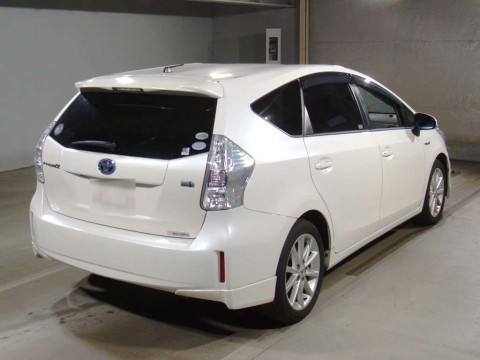 2012 Toyota Prius alpha ZVW41W[1]