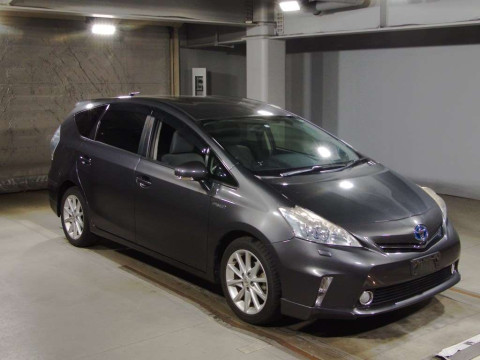 2012 Toyota Prius alpha ZVW41W[2]