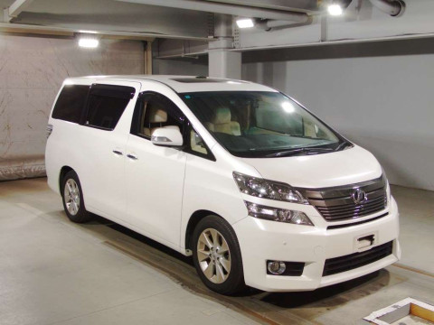 2013 Toyota Vellfire GGH20W[2]