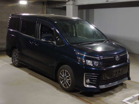 2014 Toyota Voxy ZRR85W[2]