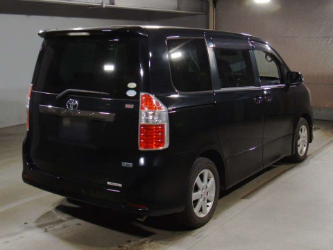 2008 Toyota Noah ZRR70W[1]