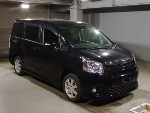 2008 Toyota Noah ZRR70W[2]