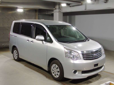 2011 Toyota Noah ZRR70G[2]