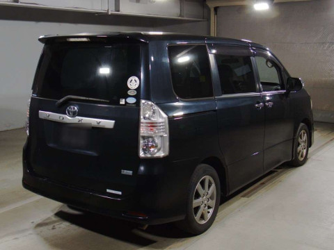 2010 Toyota Voxy ZRR70W[1]