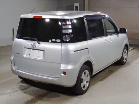 2010 Toyota Sienta NCP81G[1]