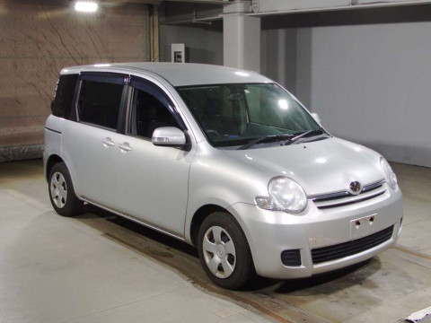 2010 Toyota Sienta NCP81G[2]