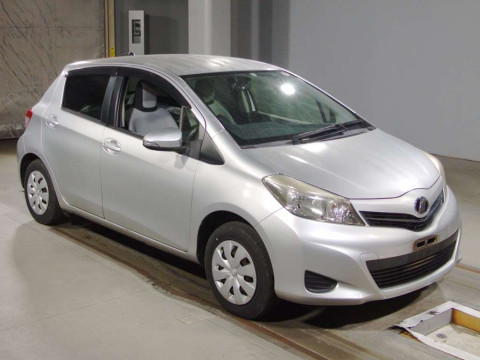 2013 Toyota Vitz NSP135[2]