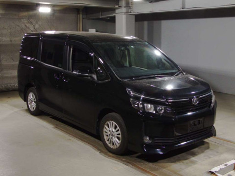 2014 Toyota Voxy ZRR80G[2]