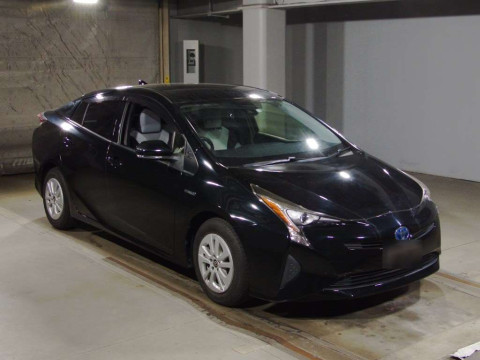 2016 Toyota Prius ZVW50[2]