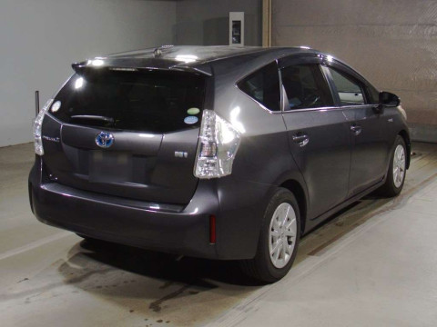 2013 Toyota Prius alpha ZVW41W[1]