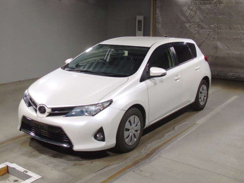 2014 Toyota Auris NZE181H[0]