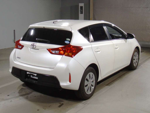 2014 Toyota Auris NZE181H[1]