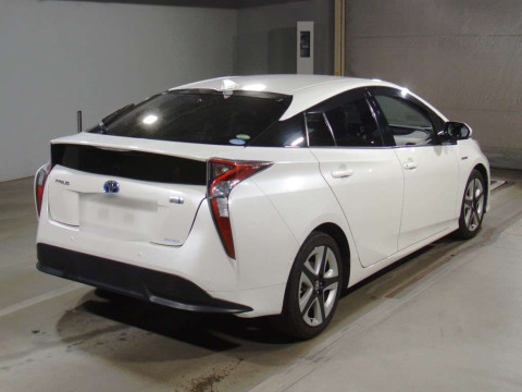 2016 Toyota Prius ZVW51[1]