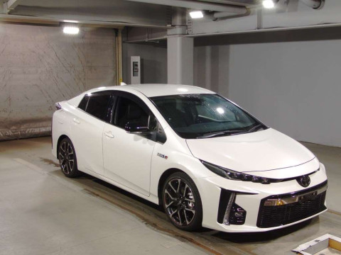 2018 Toyota Prius PHV ZVW52[2]