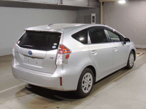 2016 Toyota Prius alpha ZVW41W[1]