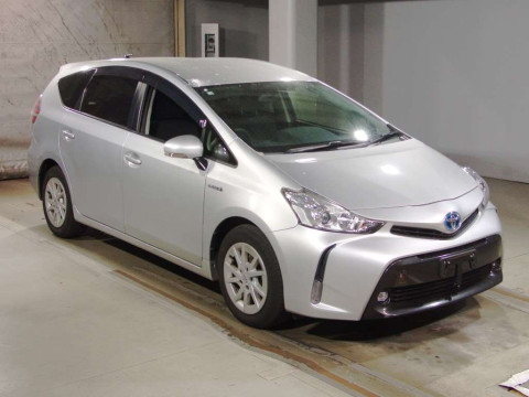 2016 Toyota Prius alpha ZVW41W[2]