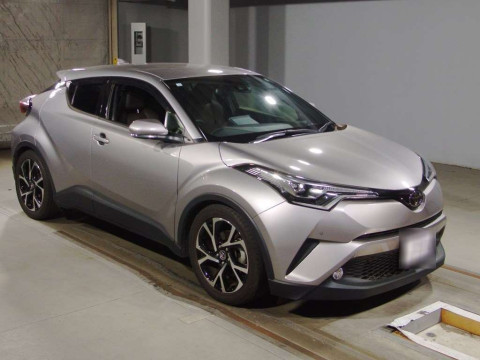 2017 Toyota C-HR NGX50[2]