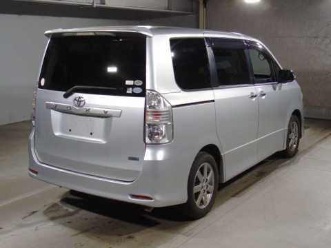 2009 Toyota Voxy ZRR70W[1]