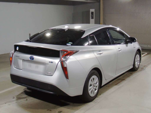 2016 Toyota Prius ZVW55[1]