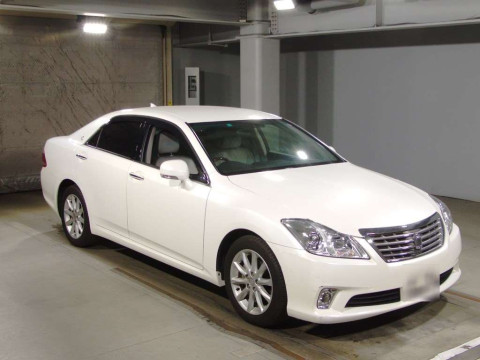 2010 Toyota Crown GRS200[2]