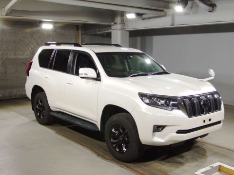 2018 Toyota Land Cruiser Prado TRJ150W[2]