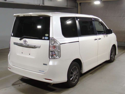 2010 Toyota Voxy ZRR70W[1]