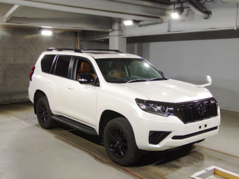 2022 Toyota Land Cruiser Prado TRJ150W[2]