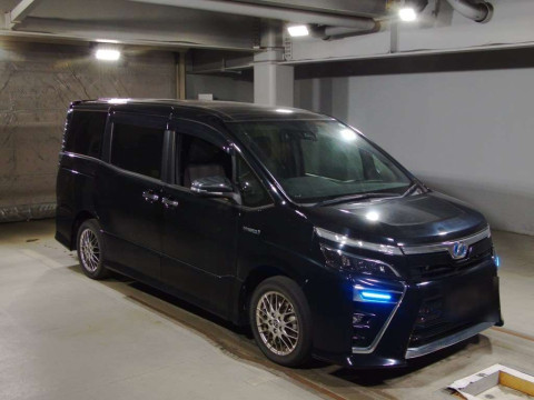 2019 Toyota Voxy ZWR80W[2]