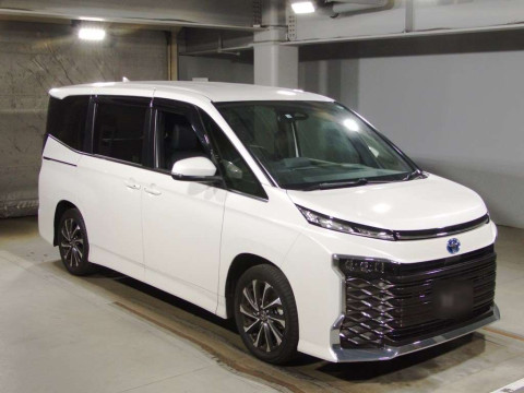 2022 Toyota Voxy ZWR90W[2]