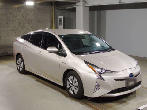 2016 Toyota Prius ZVW51[2]