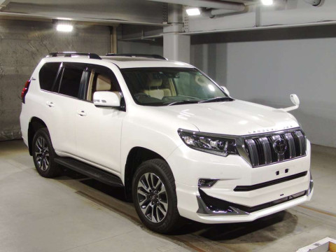 2022 Toyota Land Cruiser Prado TRJ150W[2]