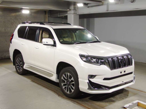 2022 Toyota Land Cruiser Prado TRJ150W[2]