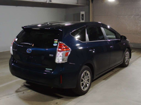 2016 Toyota Prius alpha ZVW41W[1]