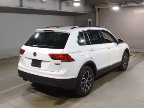 2019 Volkswagen Tiguan 5NDFGF[1]